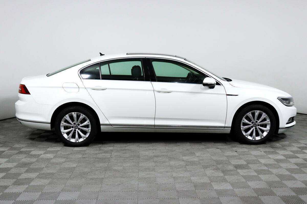 Volkswagen Passat 2018 года с пробегом. Фото: #2