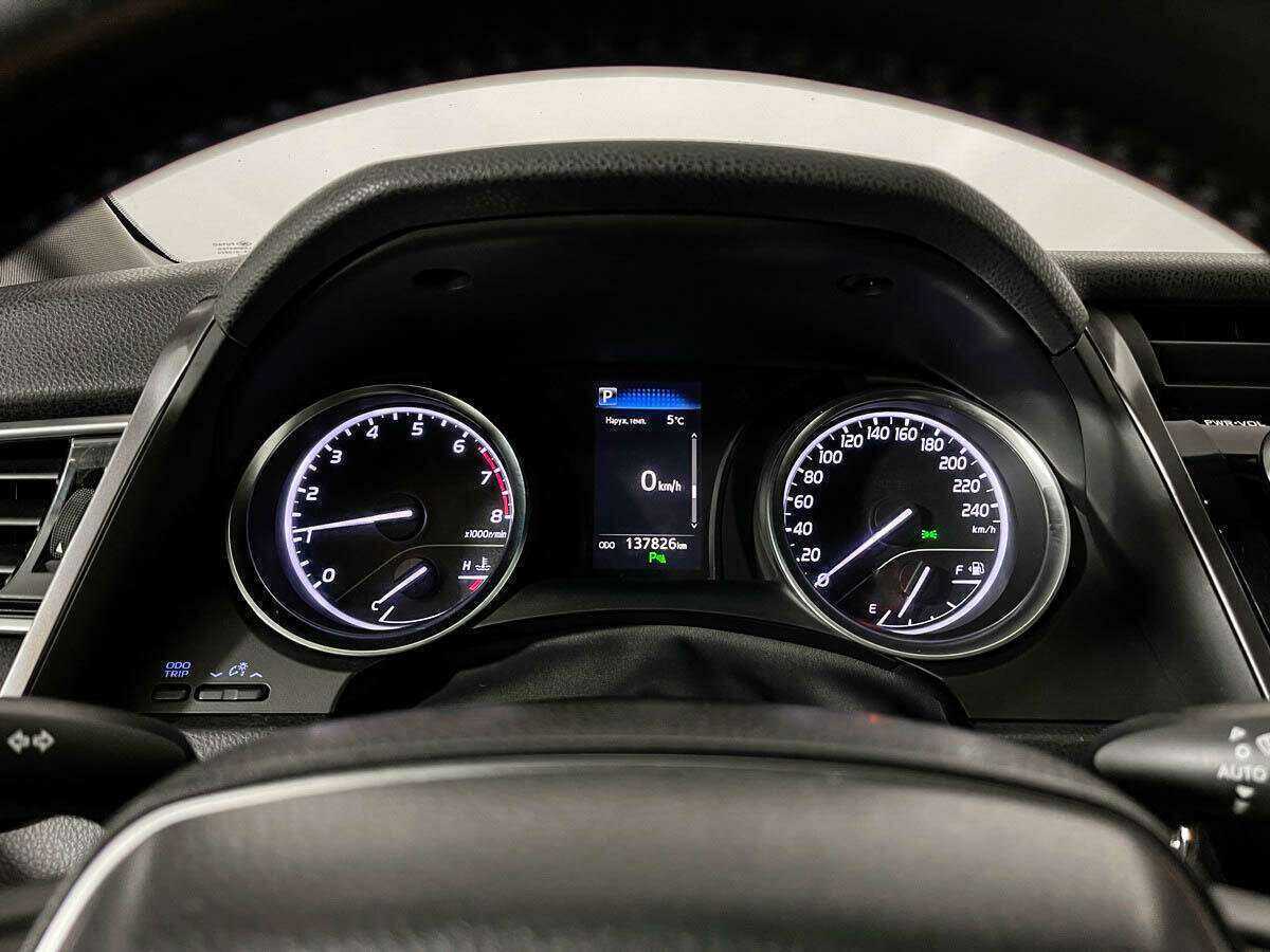 Toyota Camry 2018 года с пробегом. Фото: #10