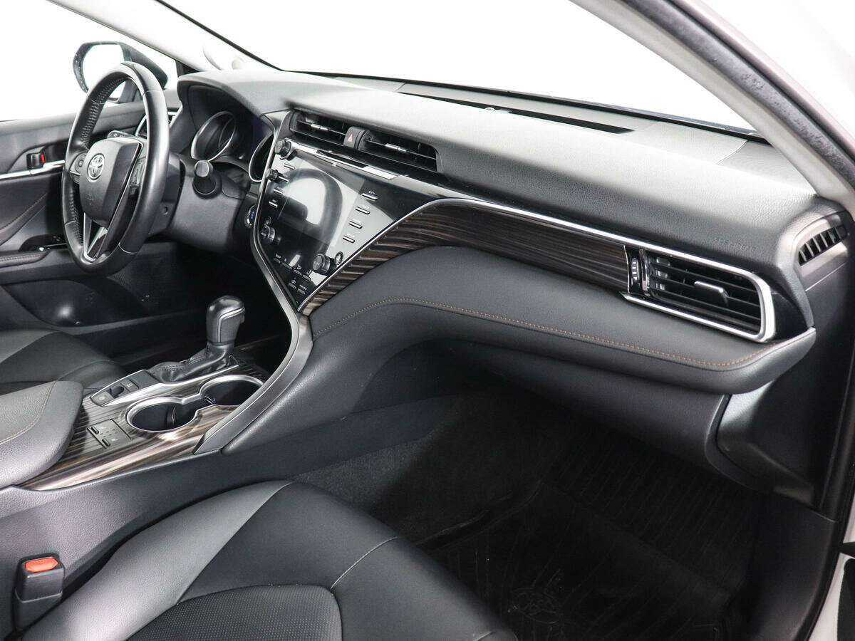 Toyota Camry 2020 года с пробегом. Фото: #8