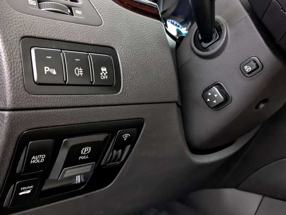 Hyundai Equus 2012 года с пробегом. Фото: #24