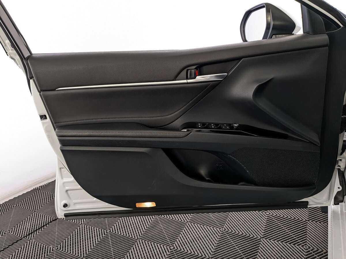 Toyota Camry 2021 года с пробегом. Фото: #13