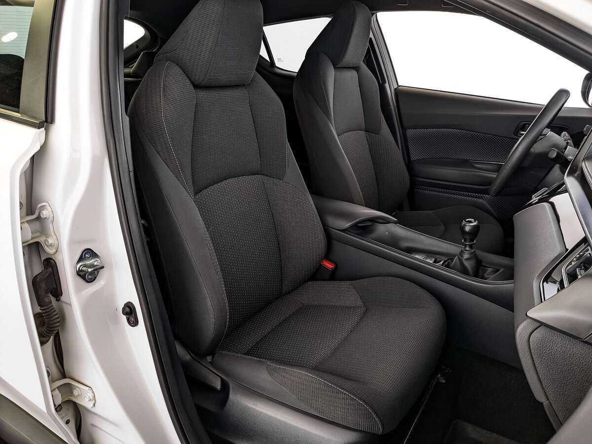 Toyota C-HR 2019 года с пробегом. Фото: #18