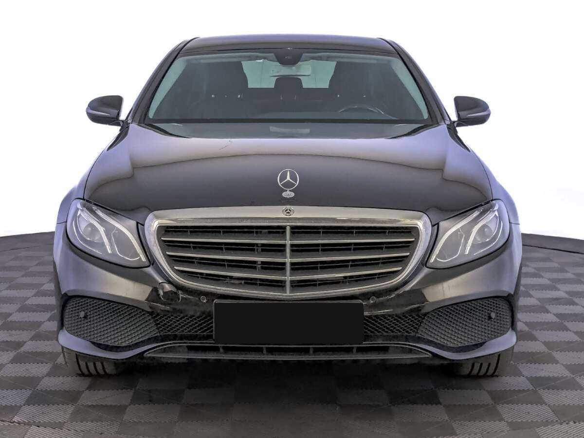 Mercedes-Benz E-Класс 2018 года с пробегом. Фото: #1