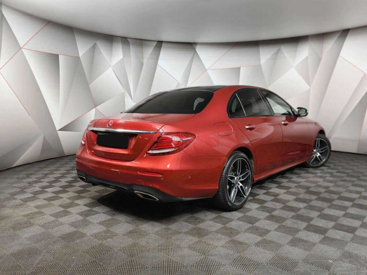 Mercedes-Benz E-Класс 2016 года с пробегом. Фото: #1