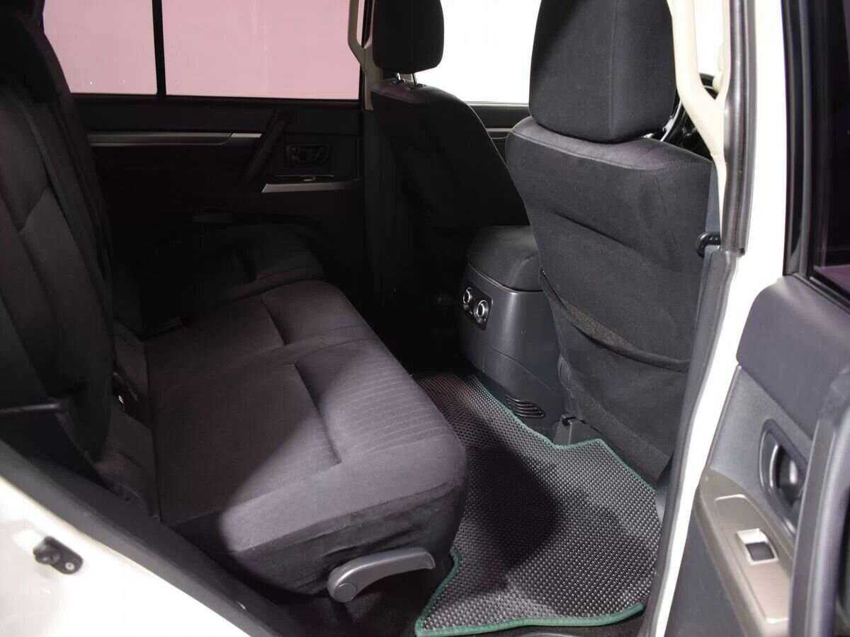 Mitsubishi Pajero 2015 года с пробегом. Фото: #8