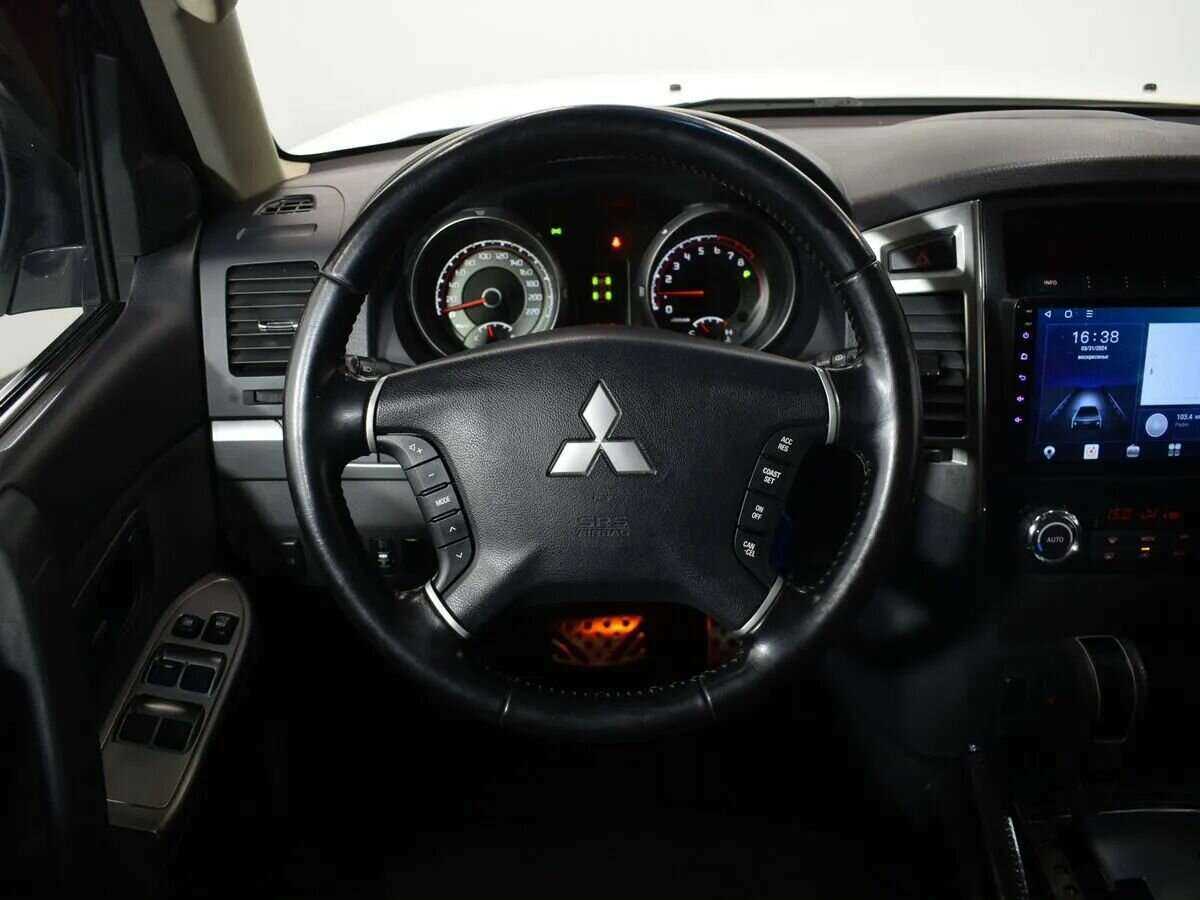 Mitsubishi Pajero 2015 года с пробегом. Фото: #11