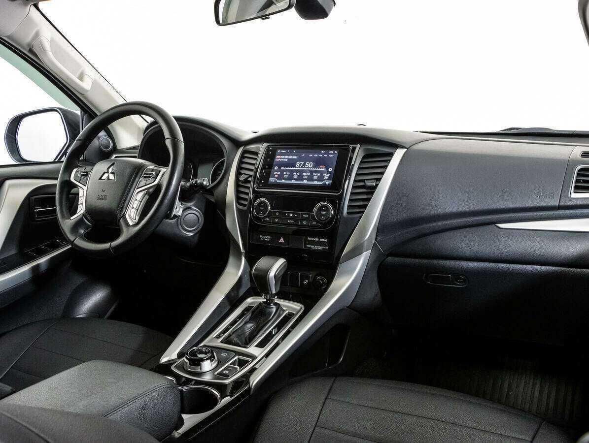 Mitsubishi Pajero Sport 2017 года с пробегом. Фото: #8