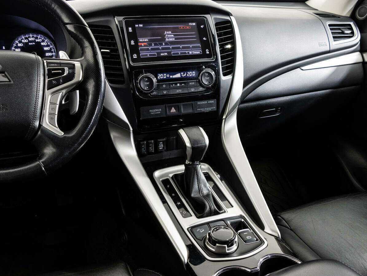 Mitsubishi Pajero Sport 2017 года с пробегом. Фото: #9