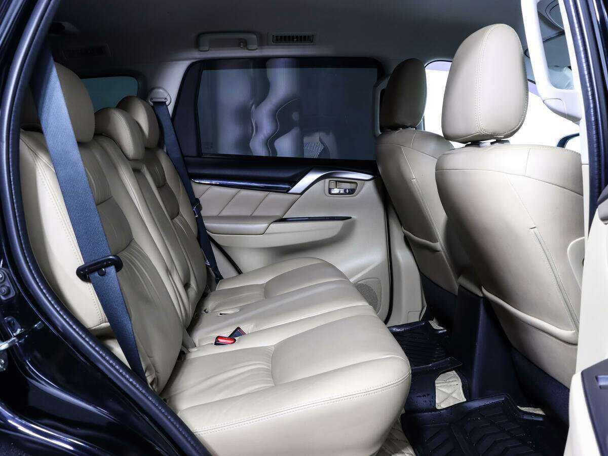 Mitsubishi Pajero Sport 2017 года с пробегом. Фото: #10