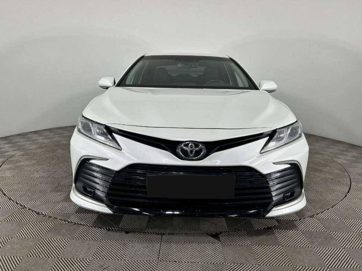 Toyota Camry 2021 года с пробегом. Фото: #1