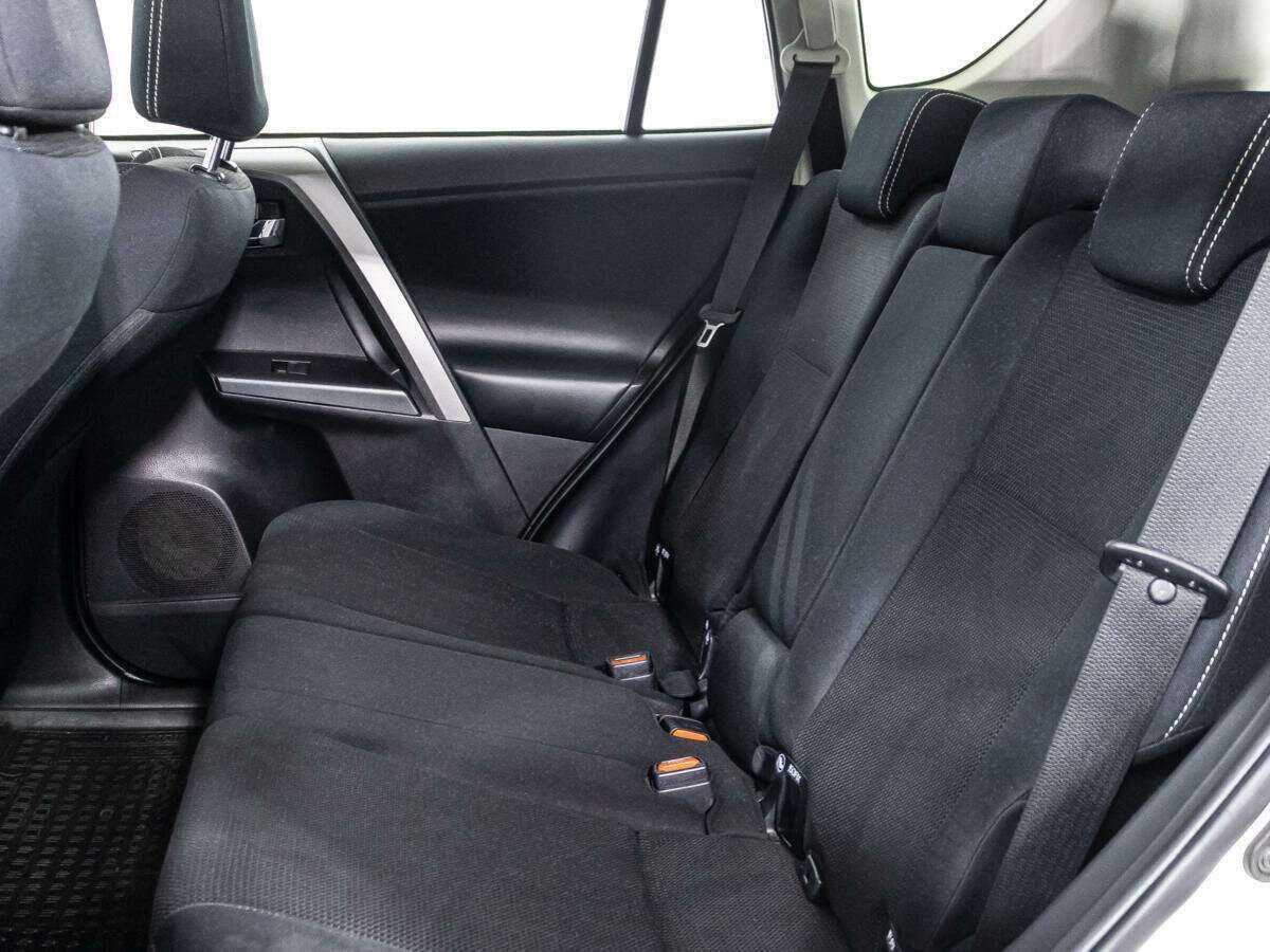 Toyota RAV4 2017 года с пробегом. Фото: #9