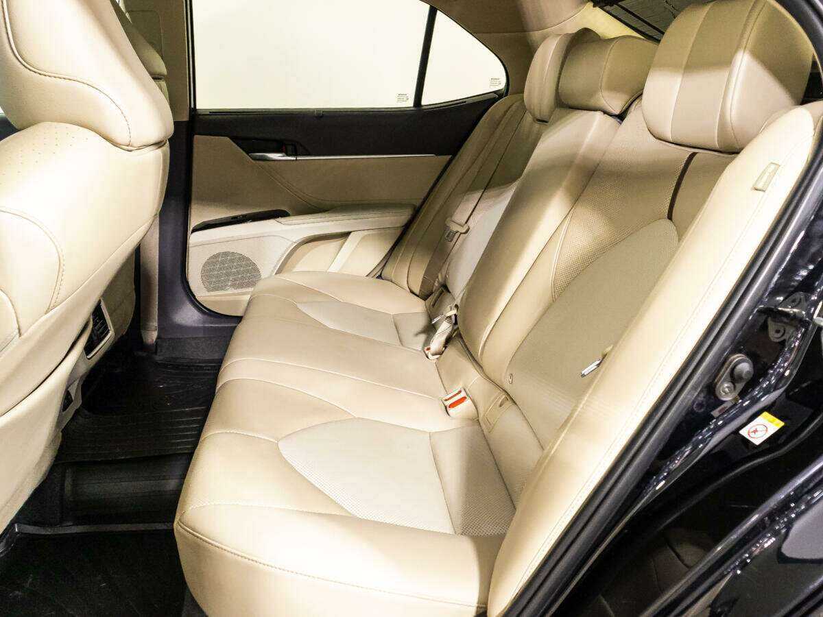 Toyota Camry 2018 года с пробегом. Фото: #9