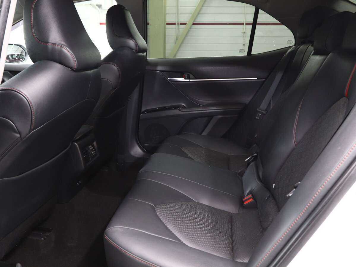 Toyota Camry 2020 года с пробегом. Фото: #9