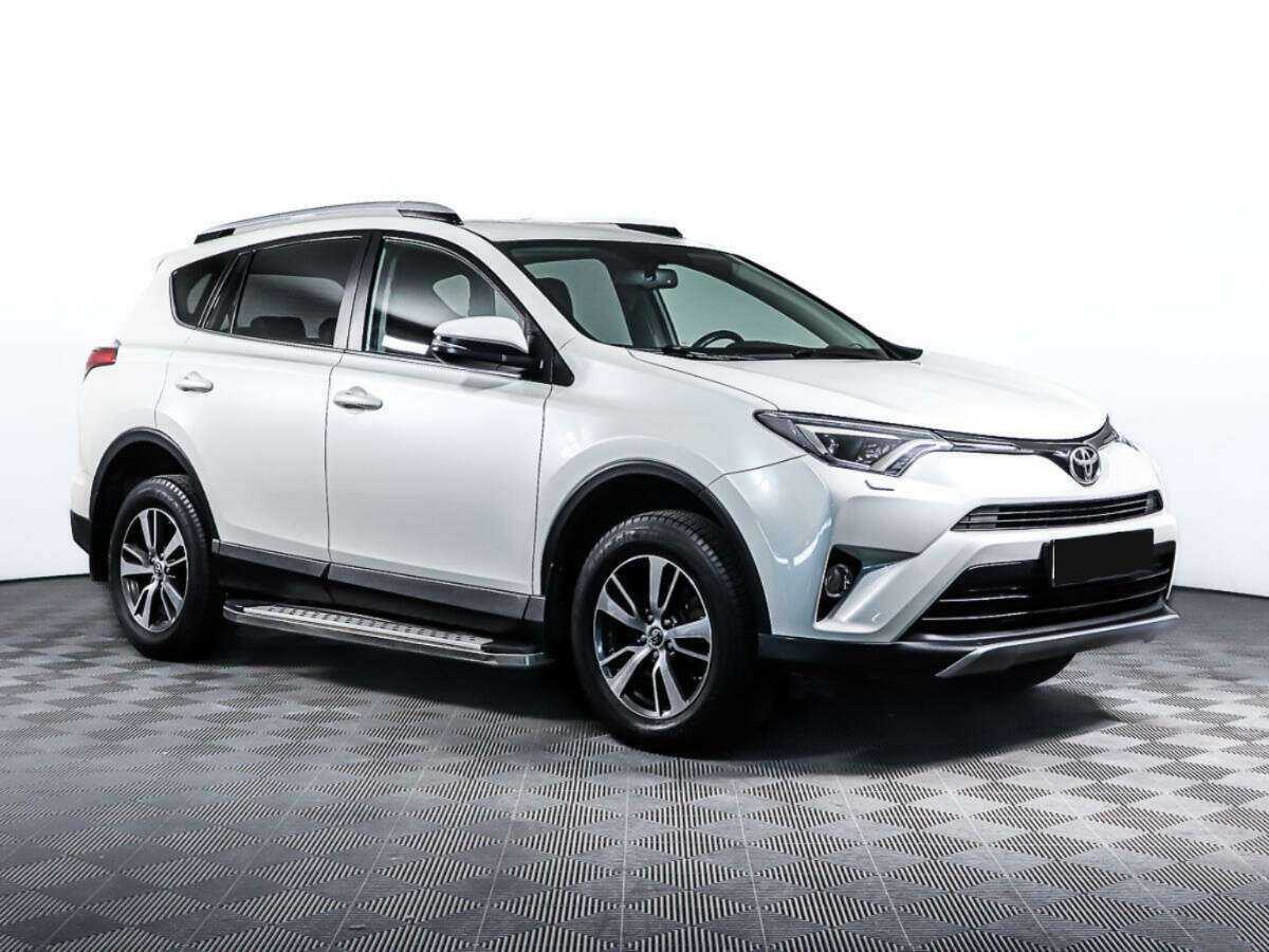 Toyota RAV4 2018 года с пробегом. Фото: #2