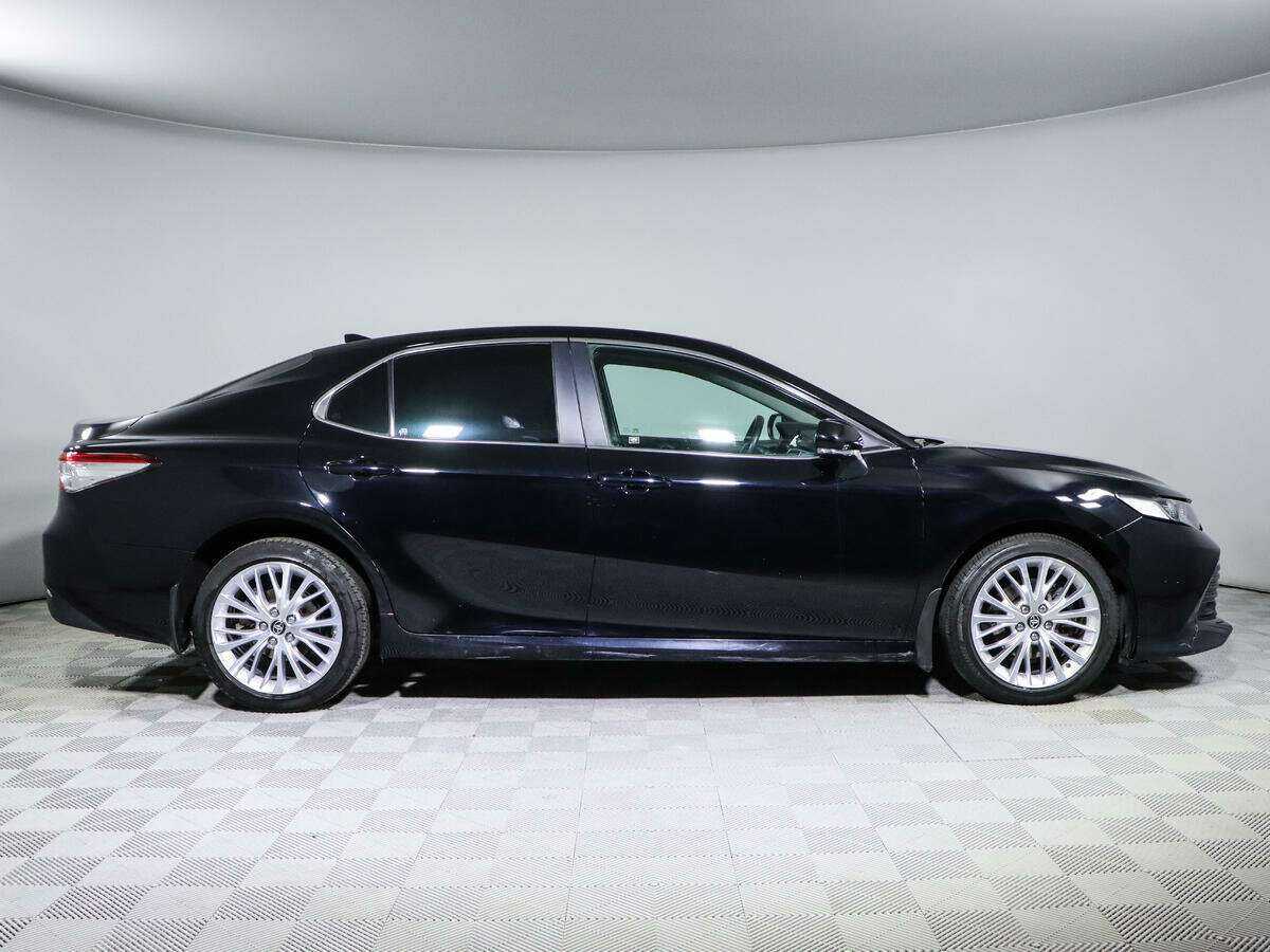 Toyota Camry 2021 года с пробегом. Фото: #3