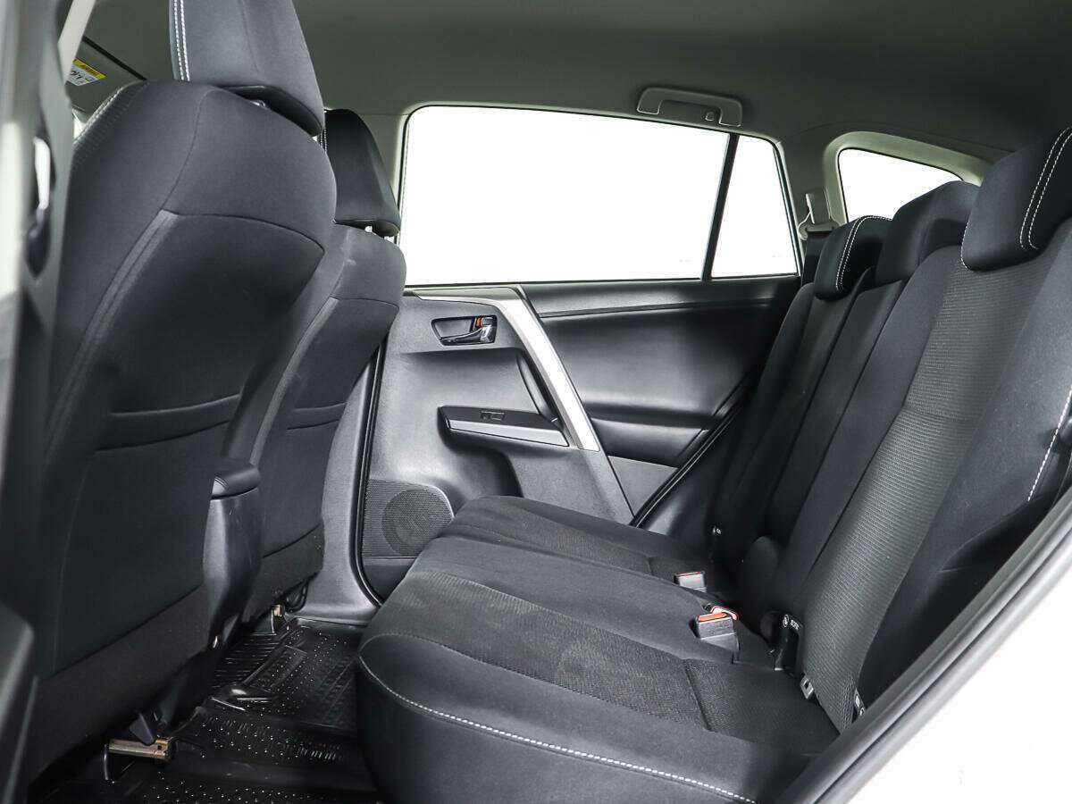 Toyota RAV4 2018 года с пробегом. Фото: #9