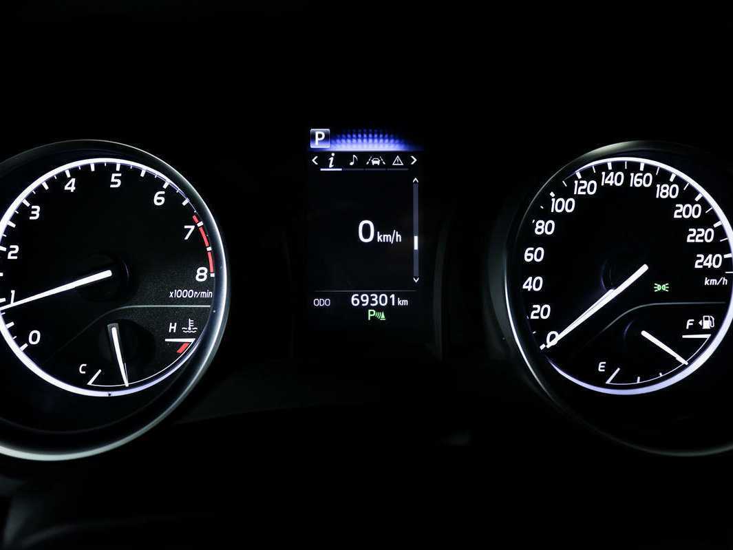 Toyota Camry 2019 года с пробегом. Фото: #9