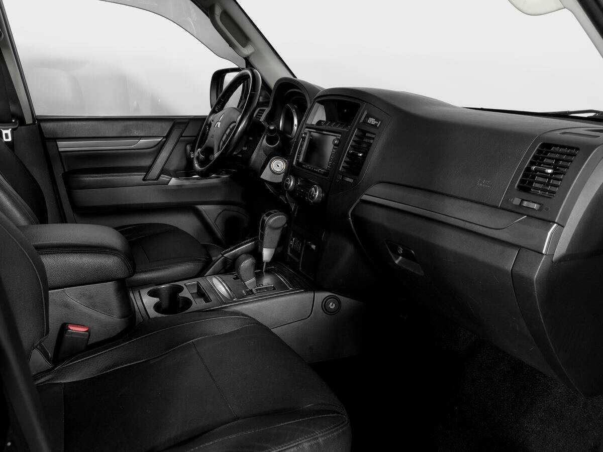 Mitsubishi Pajero 2014 года с пробегом. Фото: #8