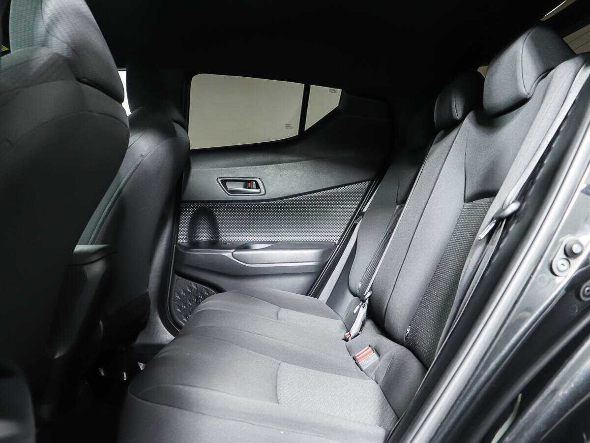 Toyota C-HR 2019 года с пробегом. Фото: #9