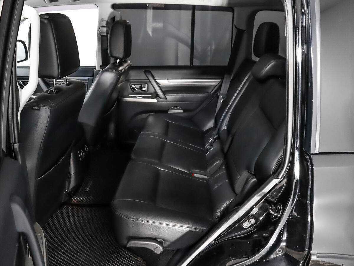 Mitsubishi Pajero 2015 года с пробегом. Фото: #10