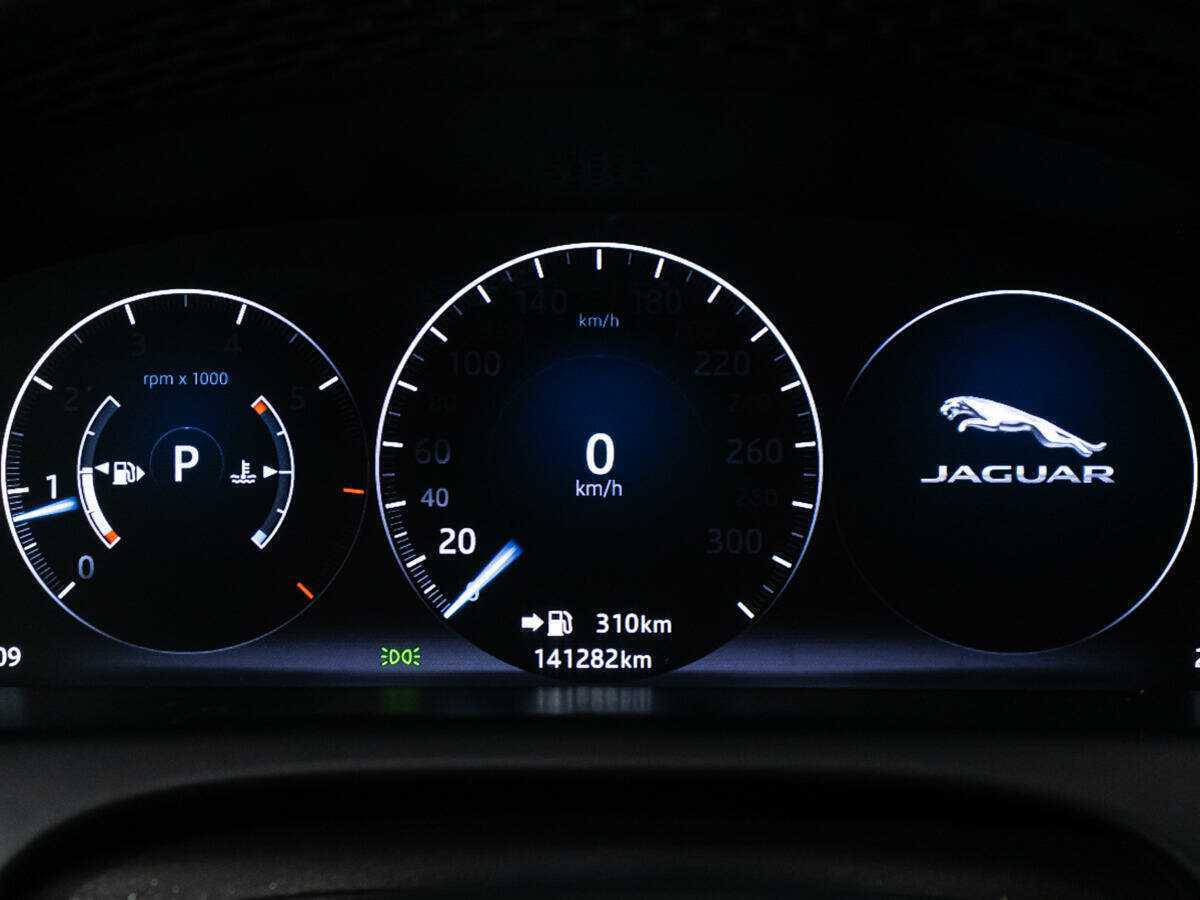 Jaguar XJ 2016 года с пробегом. Фото: #11