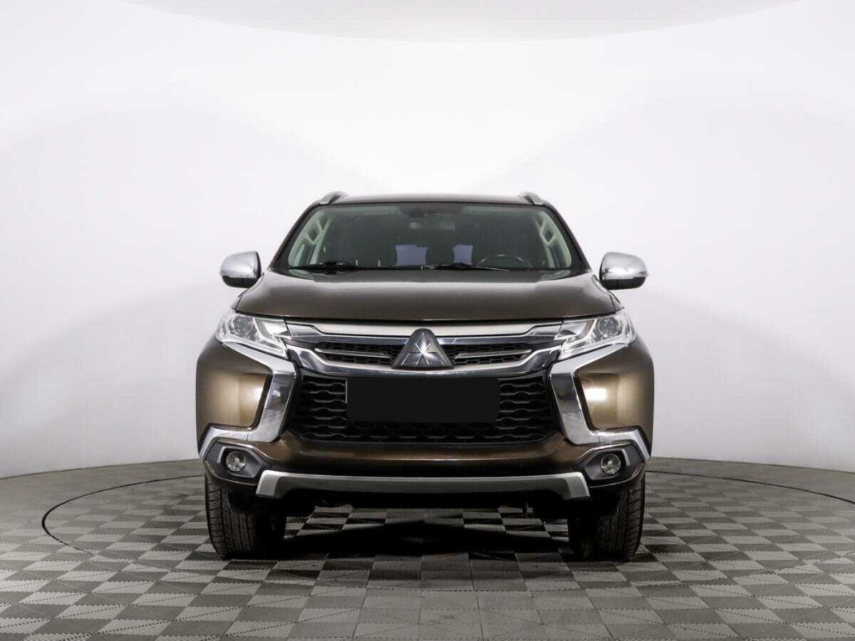 Mitsubishi Pajero Sport 2017 года с пробегом. Фото: #1