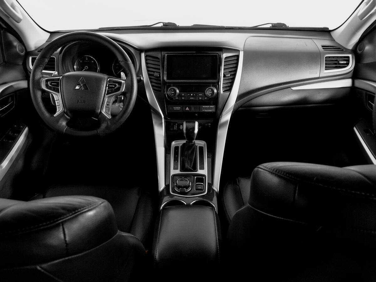 Mitsubishi Pajero Sport 2018 года с пробегом. Фото: #11
