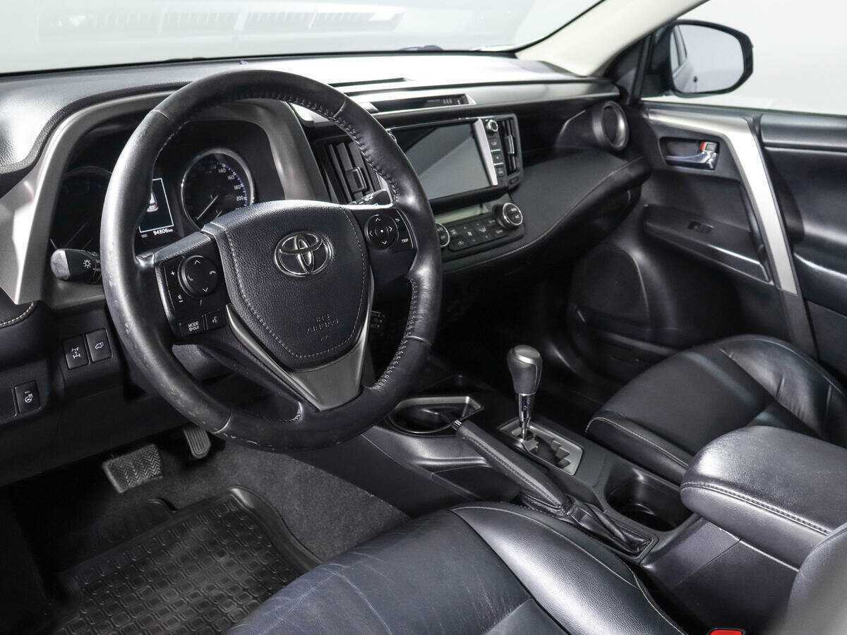 Toyota RAV4 2017 года с пробегом. Фото: #11