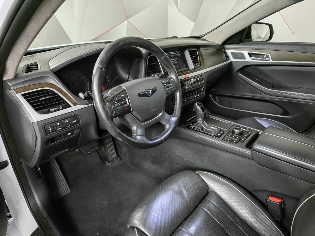 Hyundai Genesis 2014 года с пробегом. Фото: #14