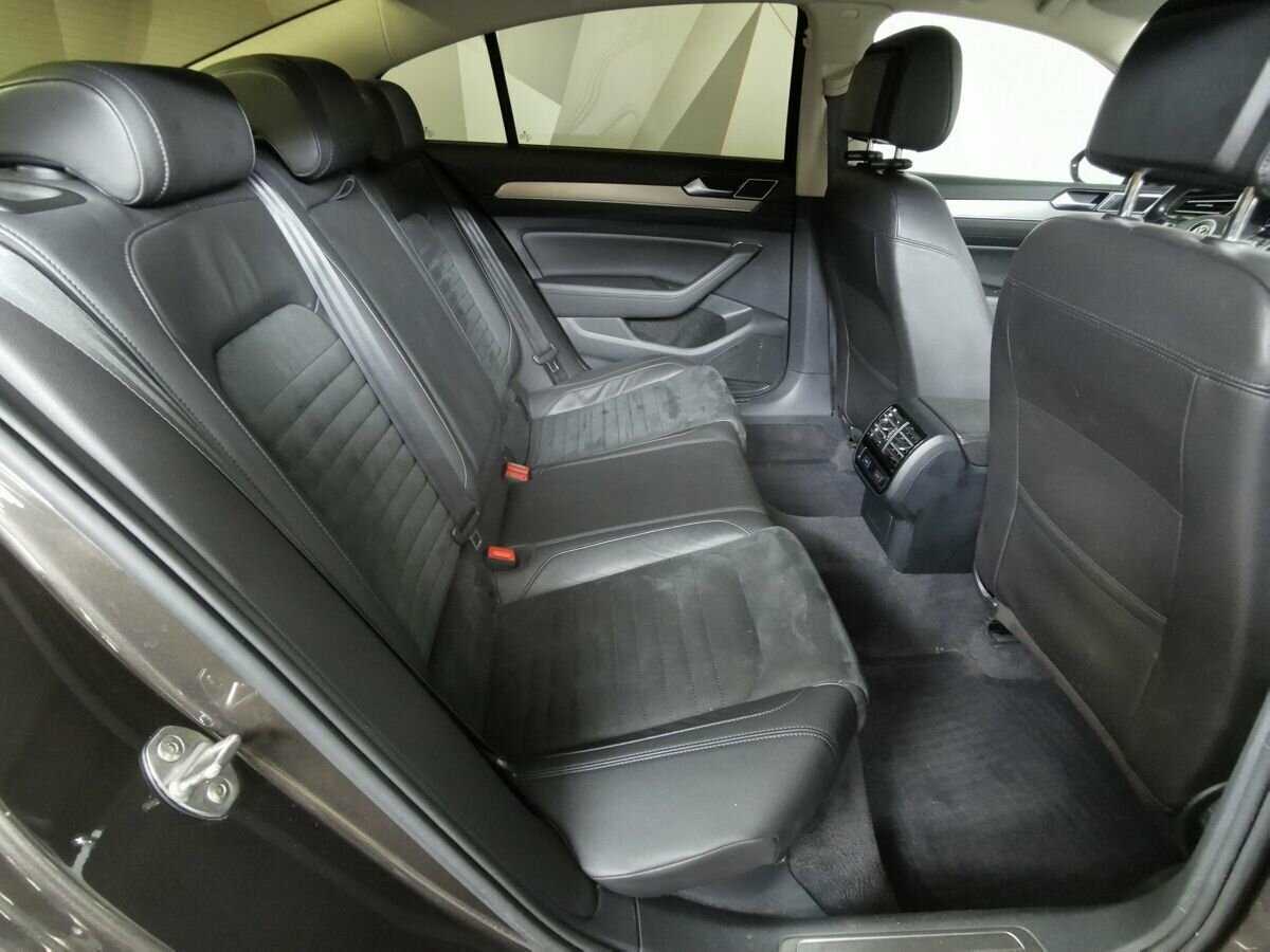 Volkswagen Passat 2018 года с пробегом. Фото: #11