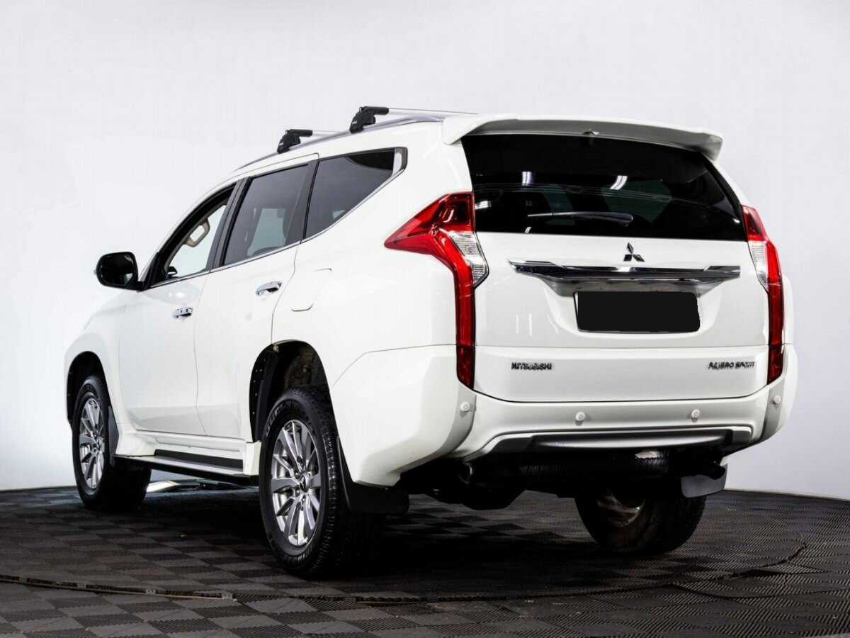 Mitsubishi Pajero Sport 2017 года с пробегом. Фото: #3