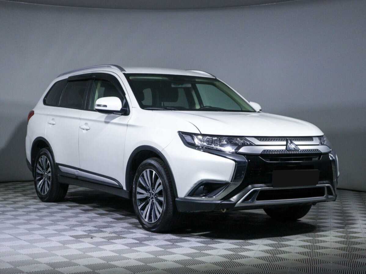 Mitsubishi Outlander 2018 года с пробегом. Фото: #2