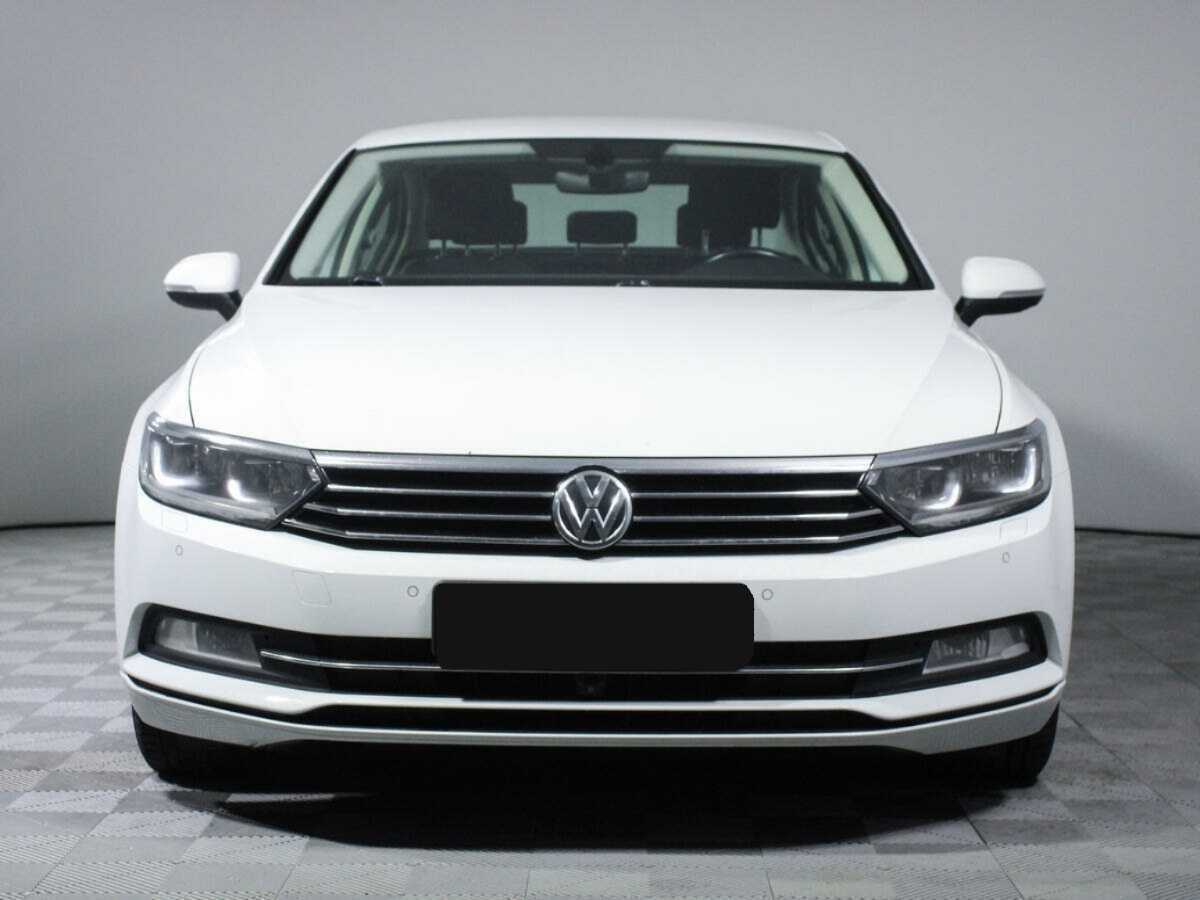 Volkswagen Passat 2018 года с пробегом. Фото: #1