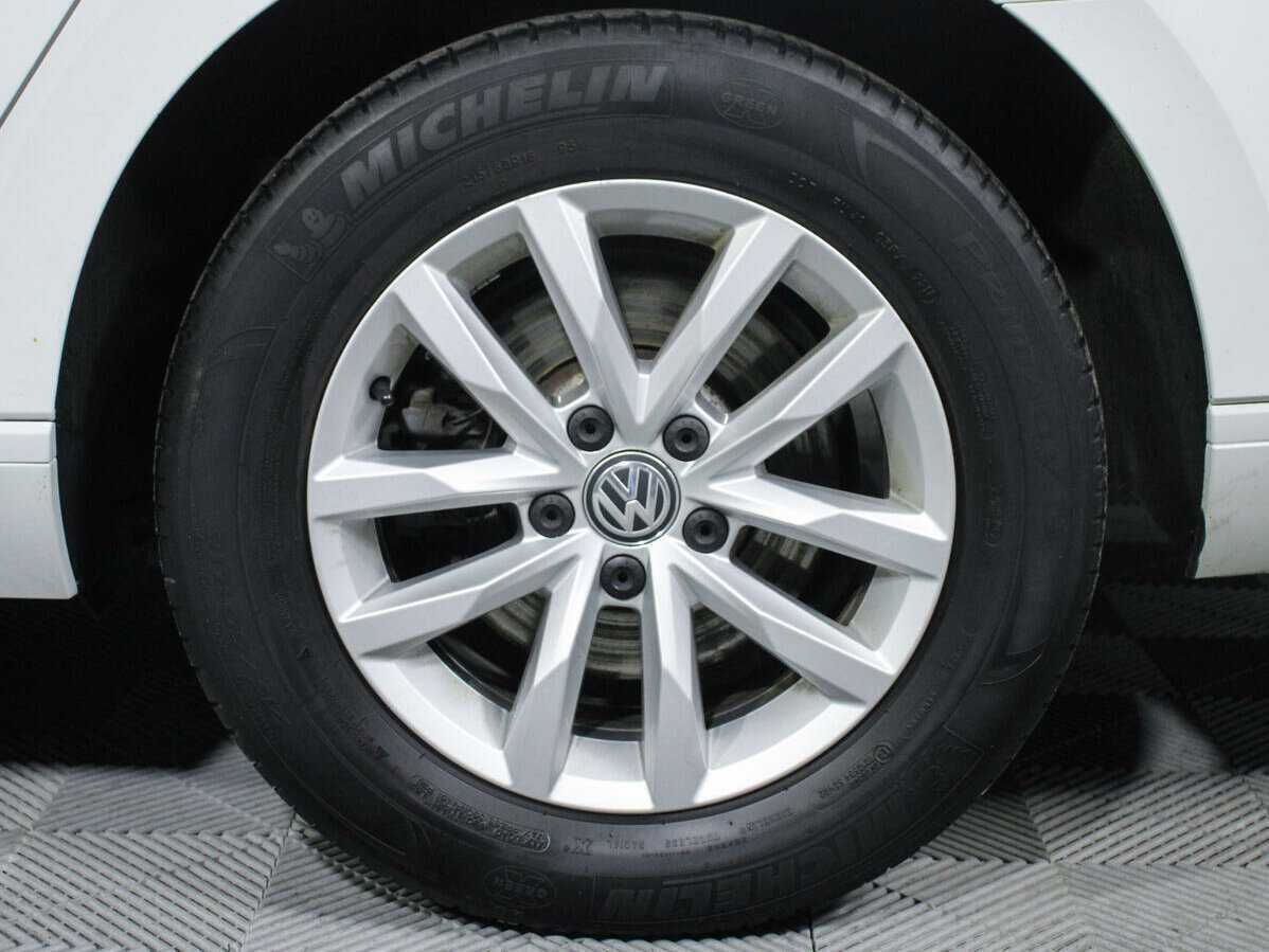 Volkswagen Passat 2018 года с пробегом. Фото: #19