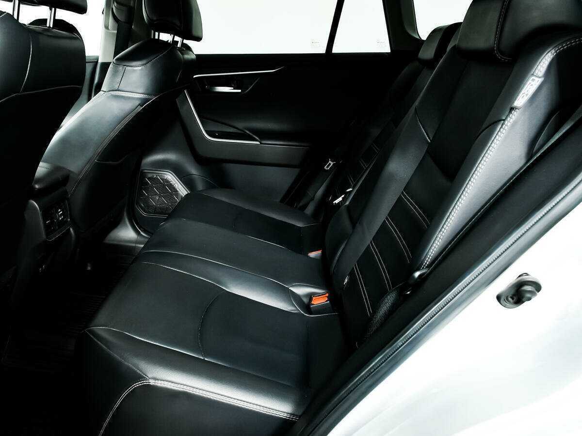 Toyota RAV4 2020 года с пробегом. Фото: #11