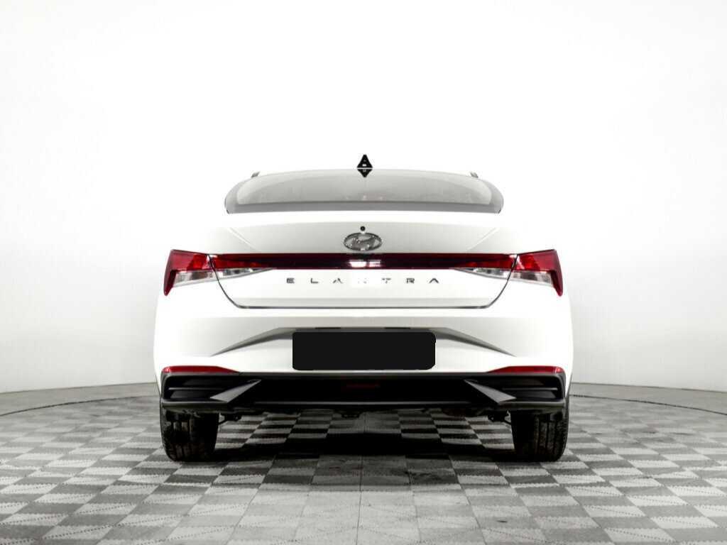Hyundai Elantra 2021 года с пробегом. Фото: #4