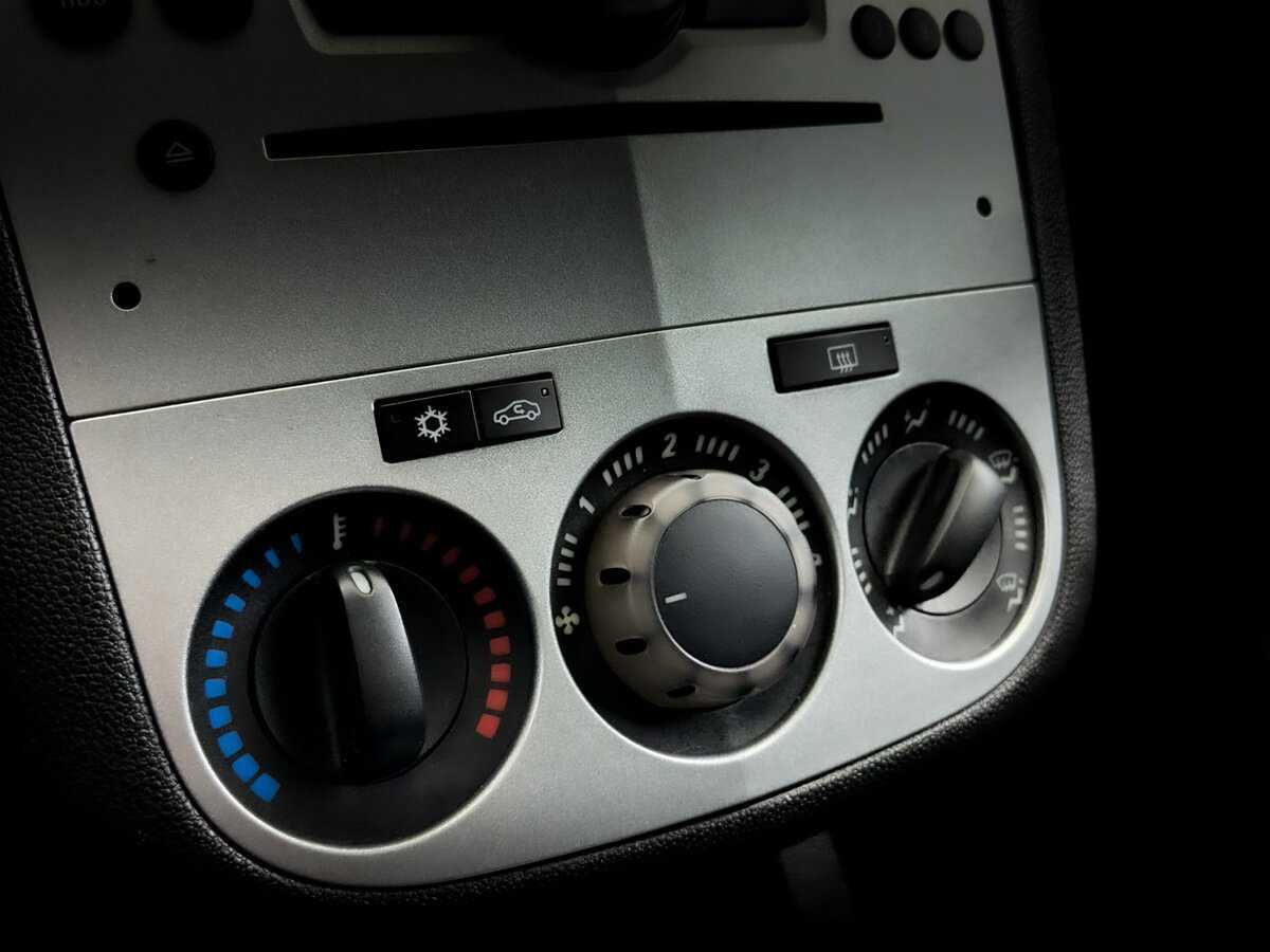 Opel Corsa 2013 года с пробегом. Фото: #24