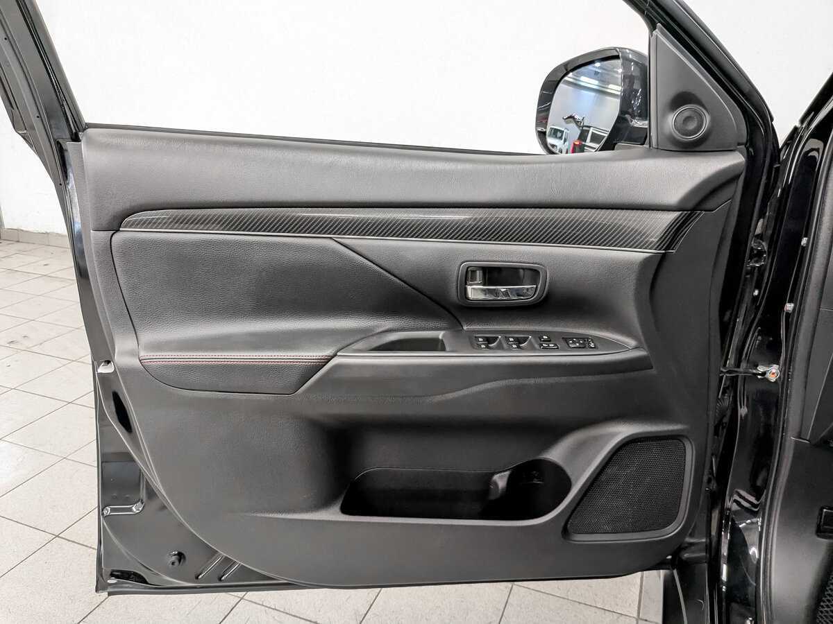 Mitsubishi Outlander 2021 года с пробегом. Фото: #16