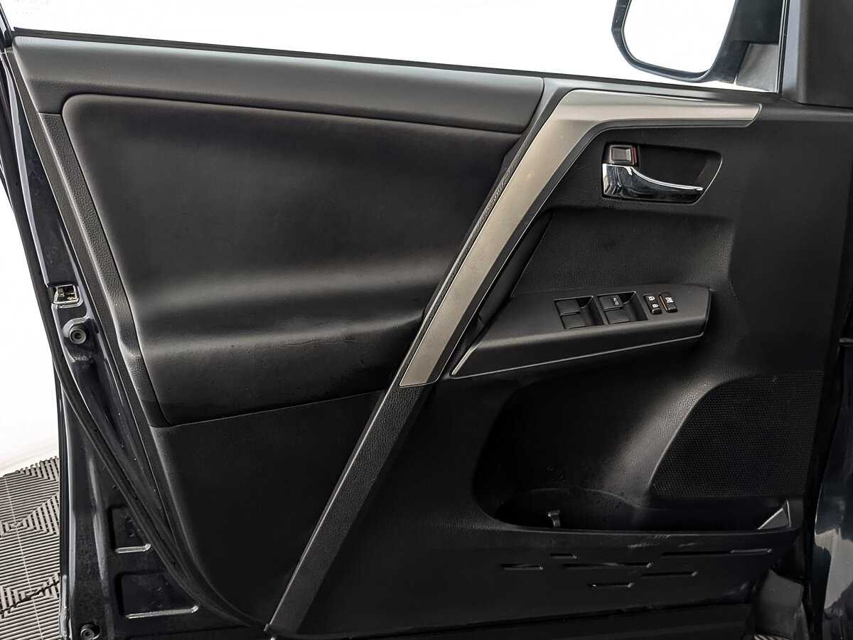 Toyota RAV4 2017 года с пробегом. Фото: #17