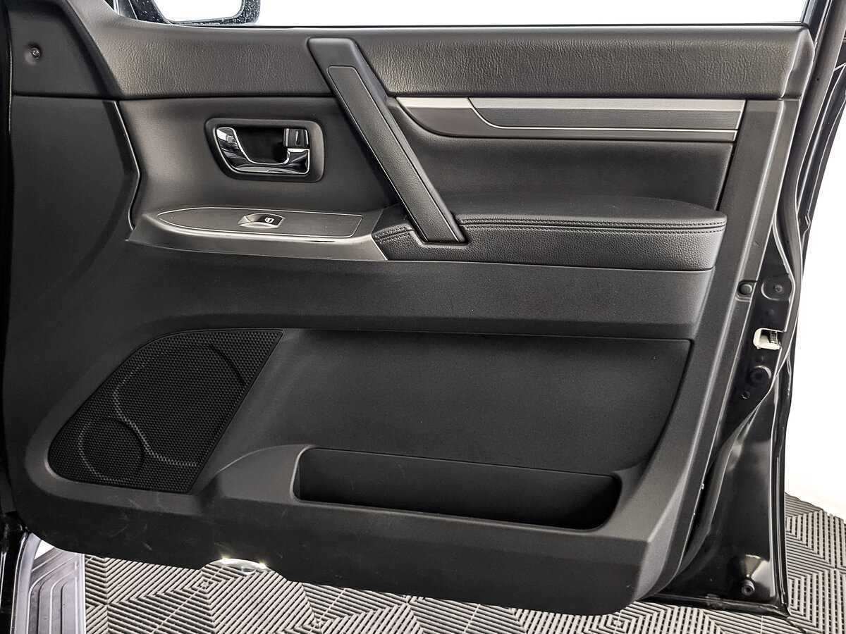 Mitsubishi Pajero 2013 года с пробегом. Фото: #24