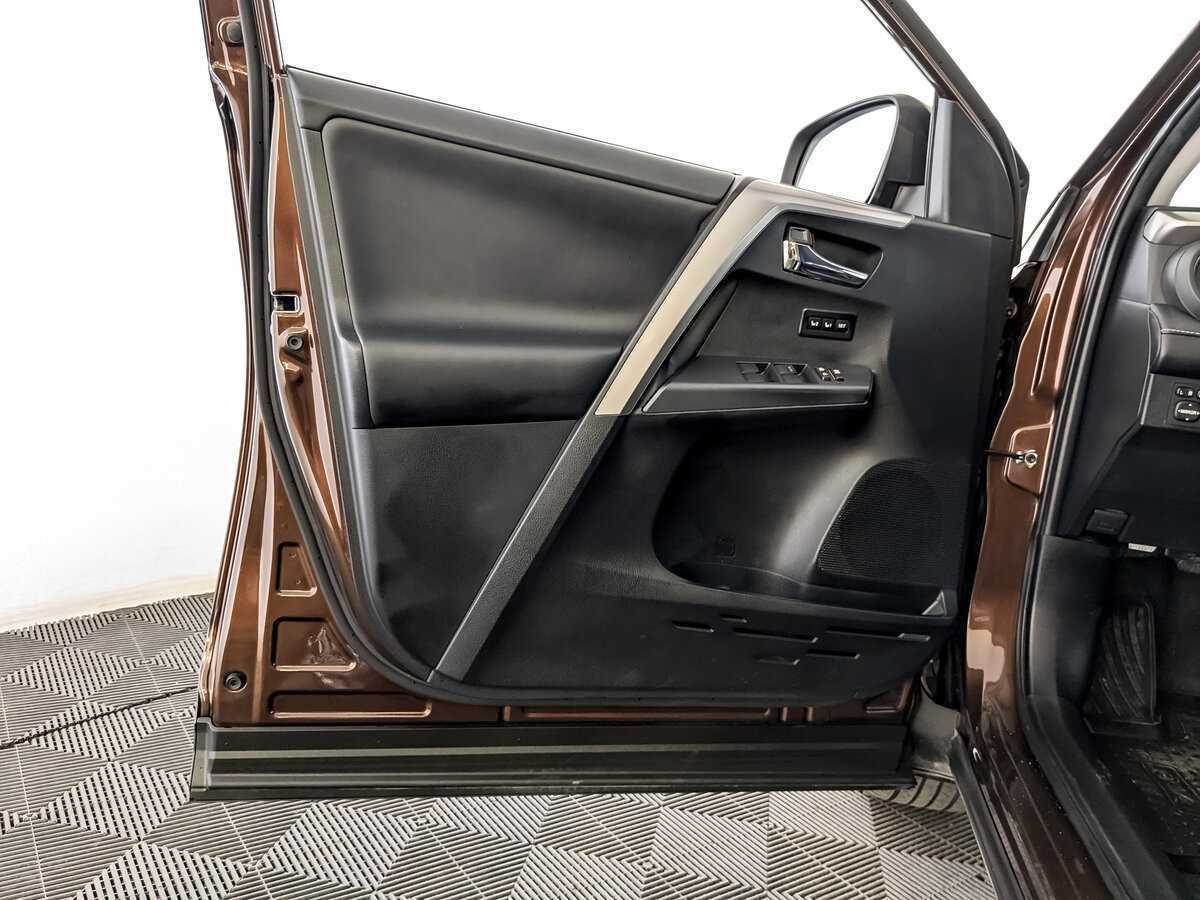 Toyota RAV4 2017 года с пробегом. Фото: #18