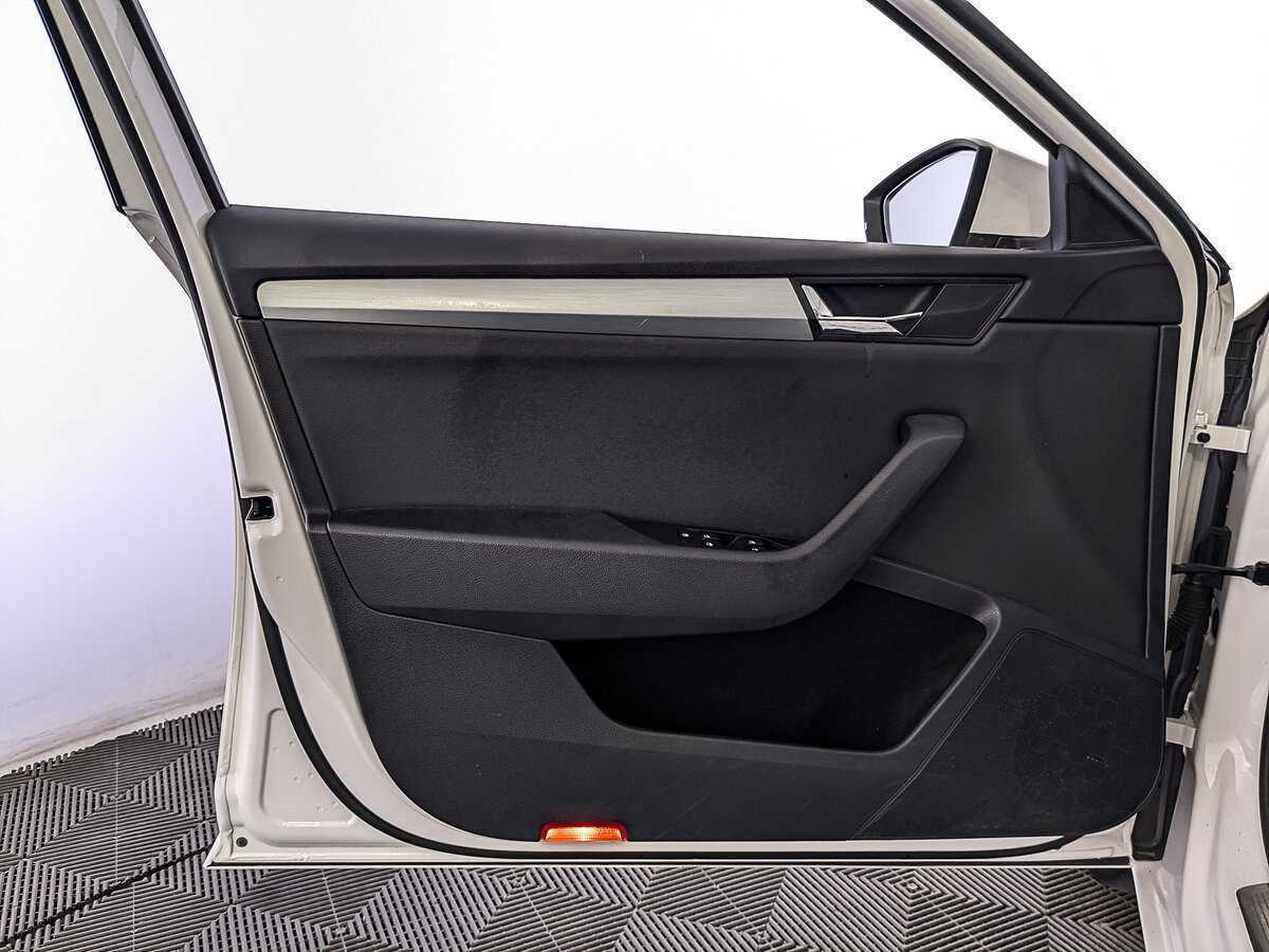 Б/У Шкода Суперб 2017 года. Фото: #18