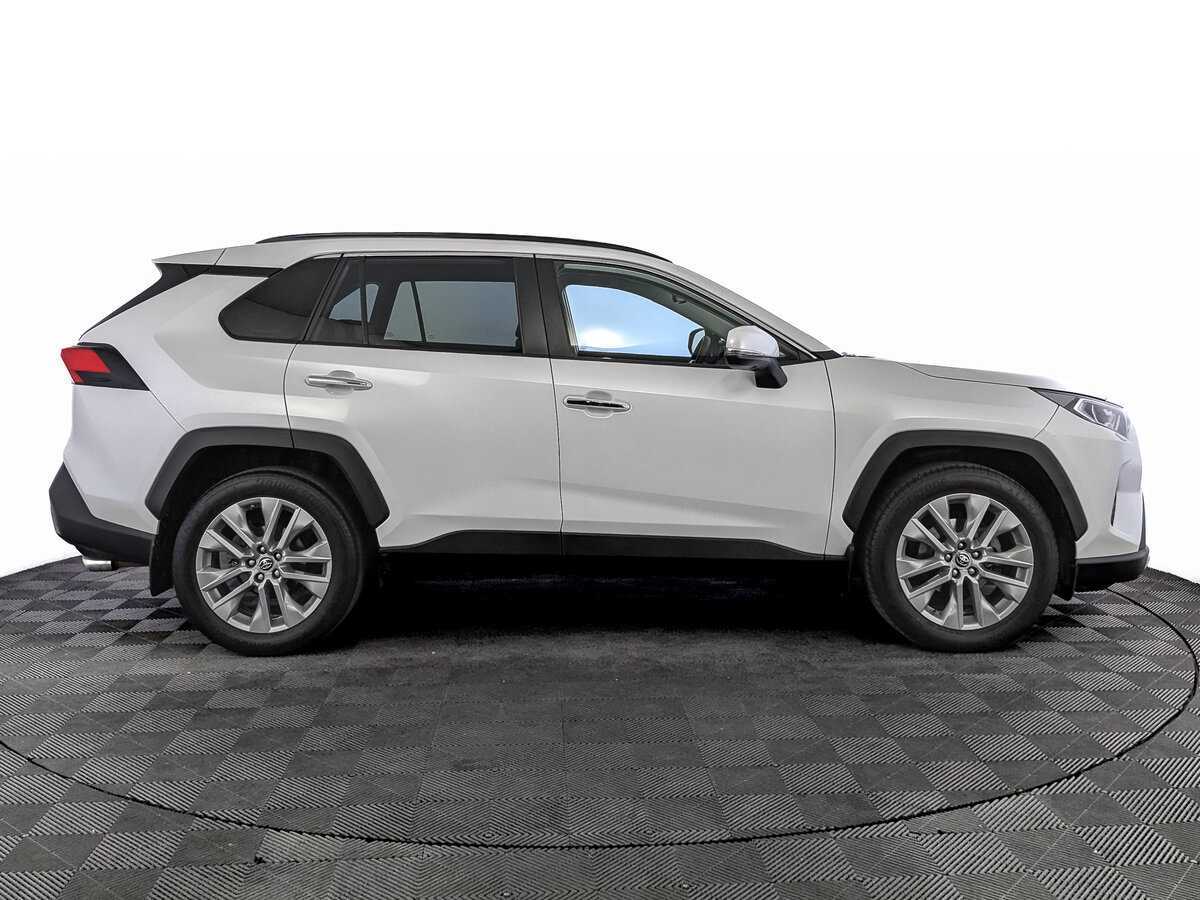 Toyota RAV4 2021 года с пробегом. Фото: #3