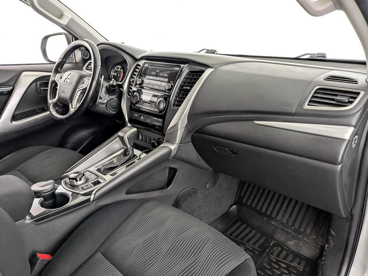 Mitsubishi Pajero Sport 2018 года с пробегом. Фото: #10