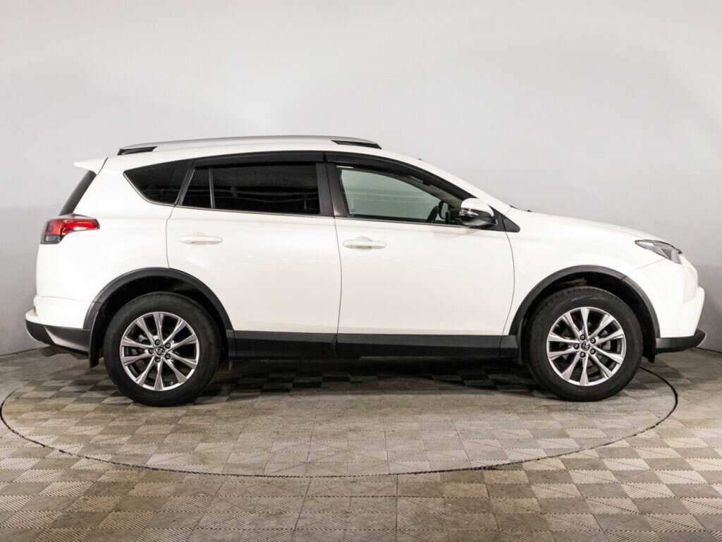 Toyota RAV4 2017 года с пробегом. Фото: #3
