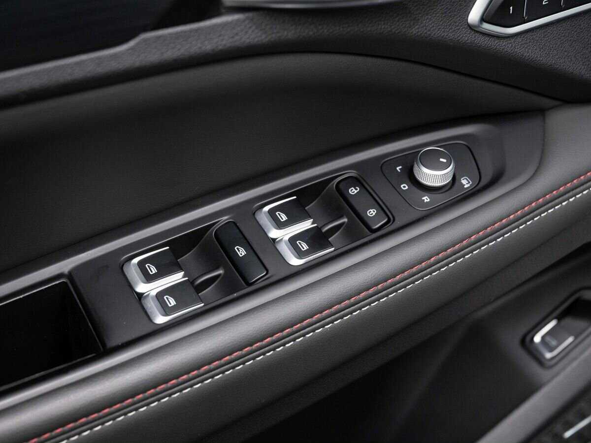 Geely Tugella 2023 года с пробегом. Фото: #18