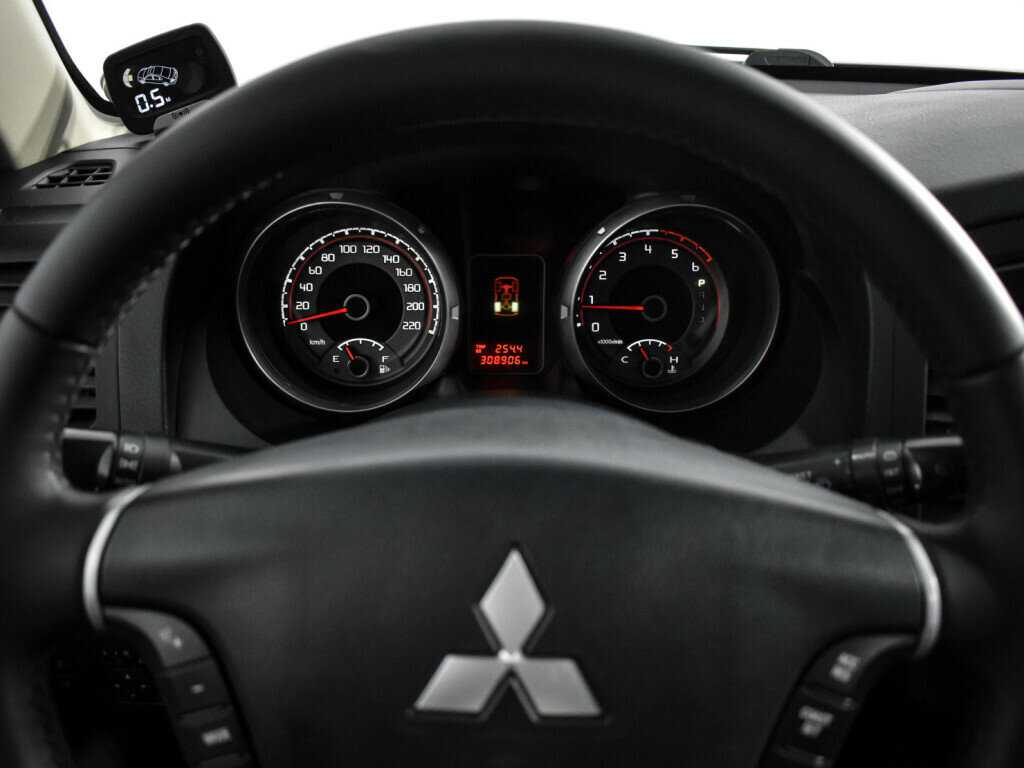 Mitsubishi Pajero 2013 года с пробегом. Фото: #22