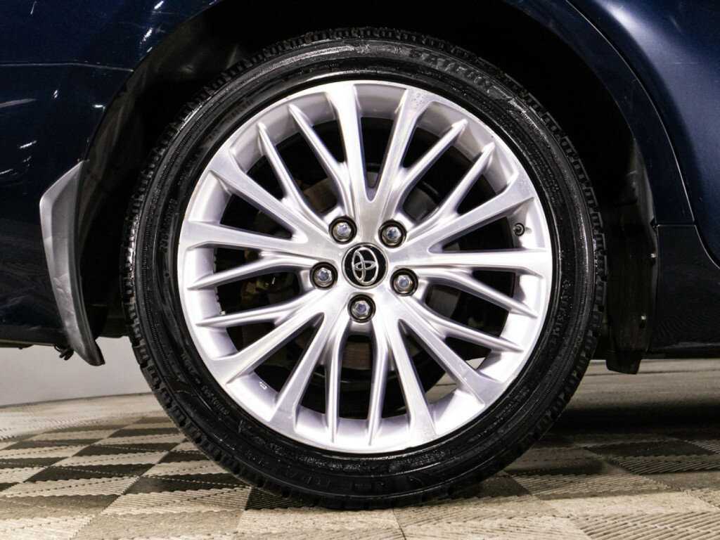 Toyota Camry 2019 года с пробегом. Фото: #25