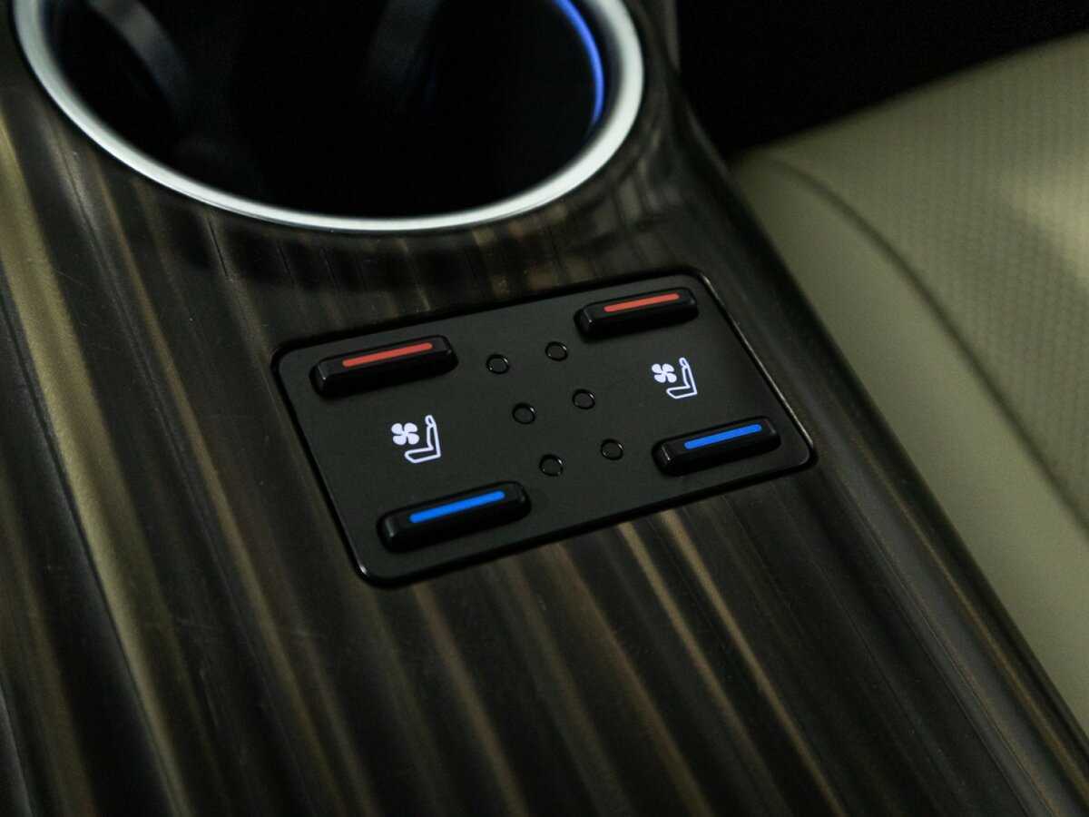 Toyota Camry 2018 года с пробегом. Фото: #21