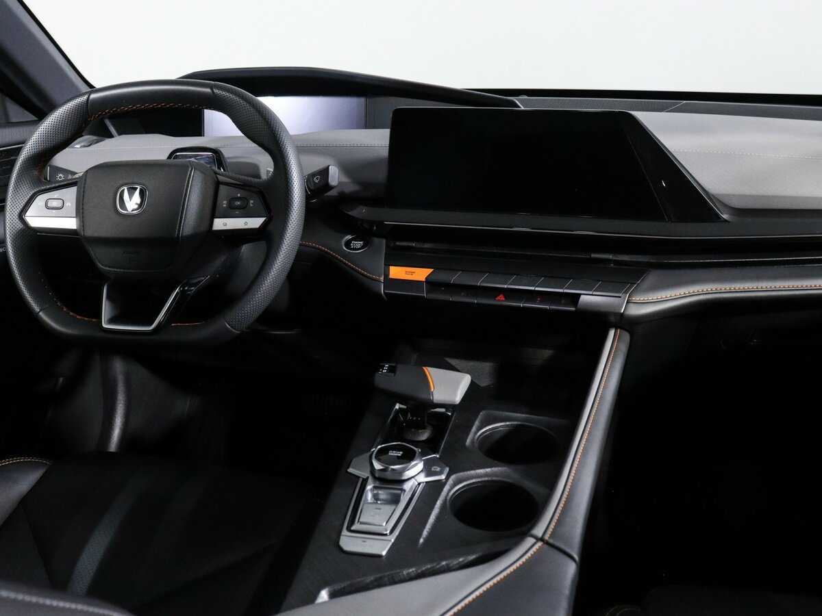 Changan UNI-V 2023 года с пробегом. Фото: #8